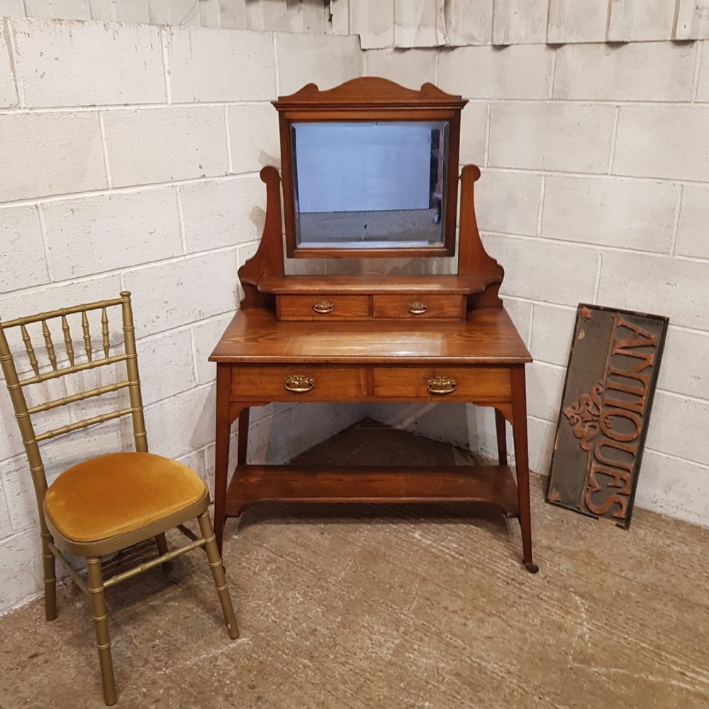 an oak art's craft's dressing table c1900